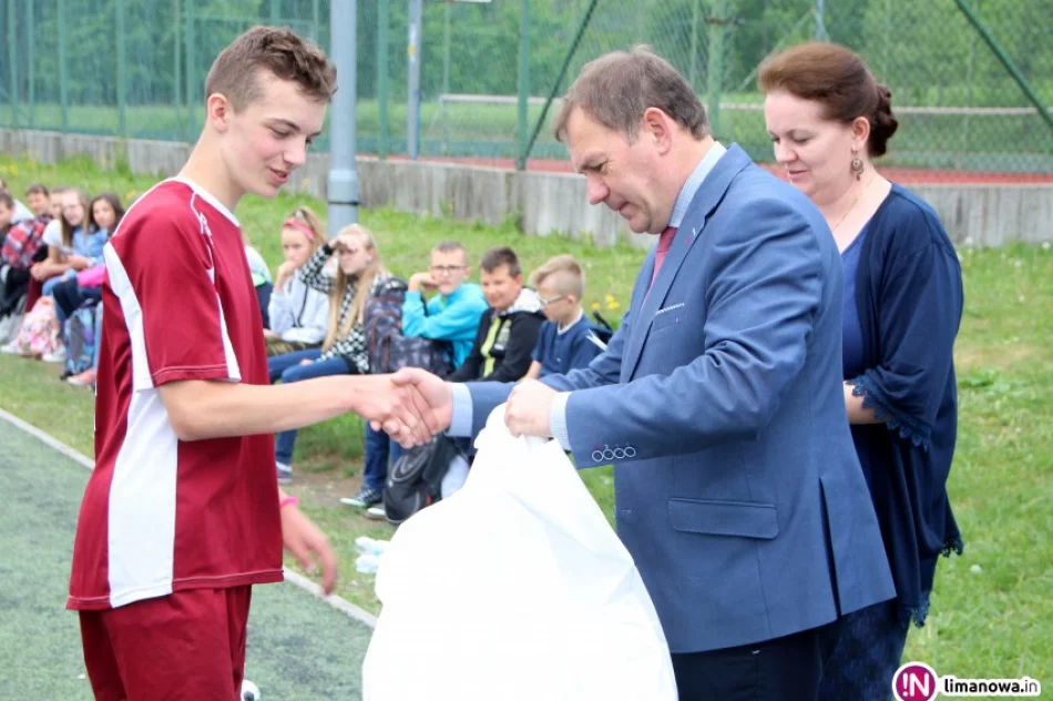 Chłopcy z Męciny zwycięzcami „szóstek” piłkarskich - zdjęcie 4