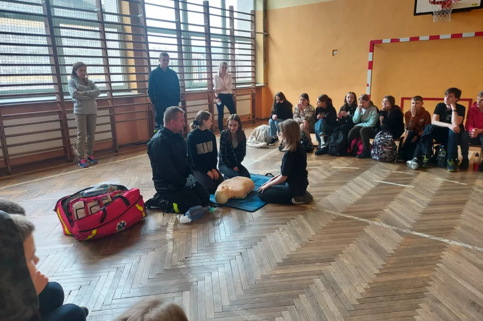 Strażacy szkolili uczniów z pierwszej pomocy - zdjęcie 3