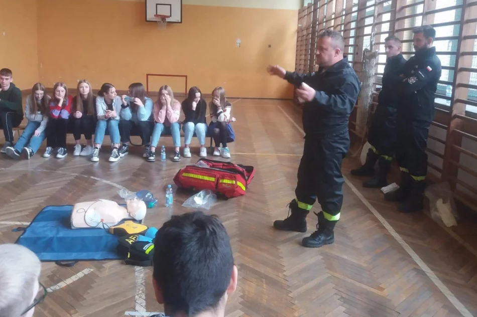 Strażacy szkolili uczniów z pierwszej pomocy - zdjęcie 4