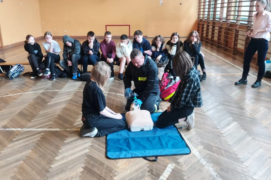 Strażacy szkolili uczniów z pierwszej pomocy - zdjęcie 7