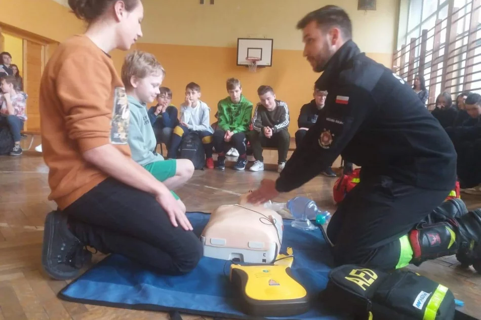 Strażacy szkolili uczniów z pierwszej pomocy - zdjęcie 8
