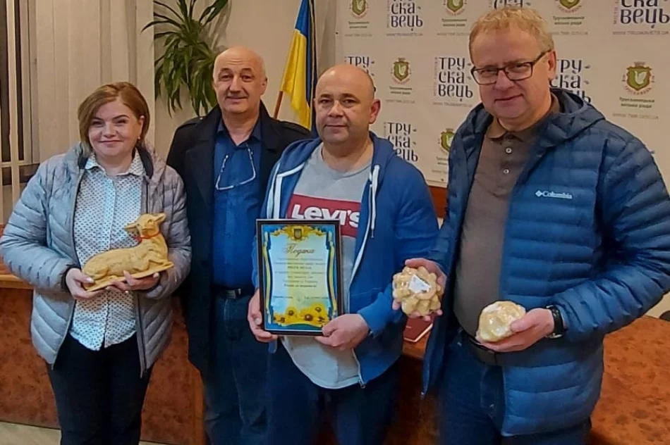 Autobusem zawieźli na Ukrainę 9 ton żywności na święta - zdjęcie 2