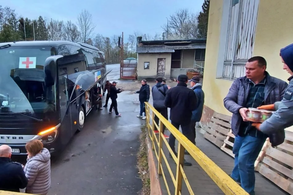 Autobusem zawieźli na Ukrainę 9 ton żywności na święta - zdjęcie 5