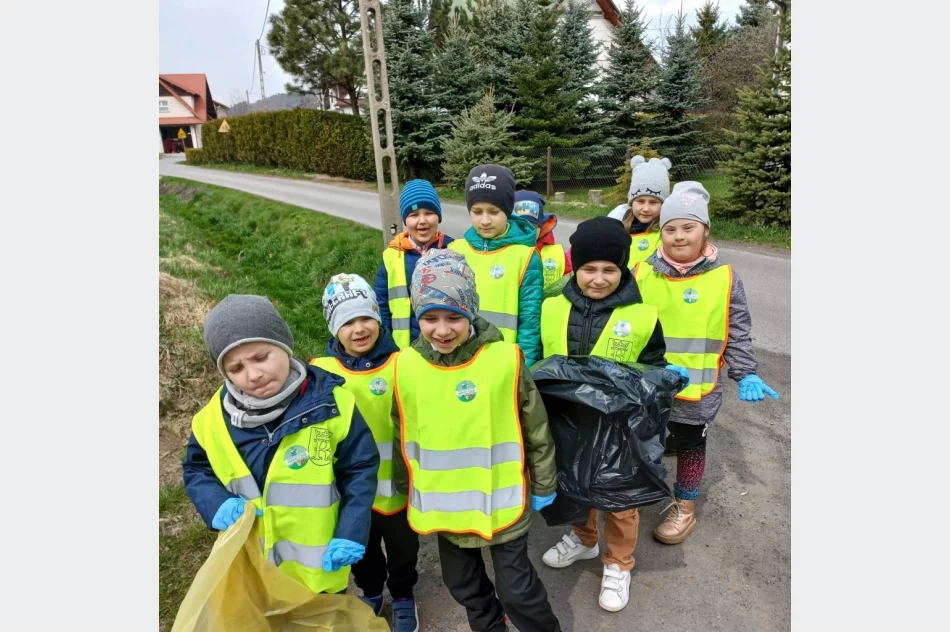 W dniu Ziemi posprzątali gminę - zdjęcie 19
