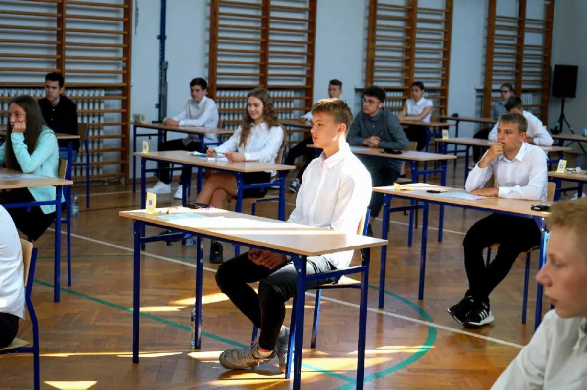 7,1 tys. uczniów z Ukrainy chce zdawać egzamin ósmoklasisty, a maturę - 40 uczniów