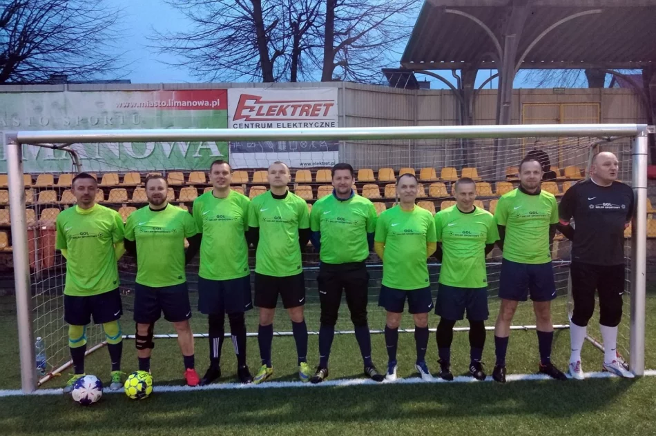 Ruszyła piłkarska liga oldbojów: Elektrical pierwszym liderem. - zdjęcie 2