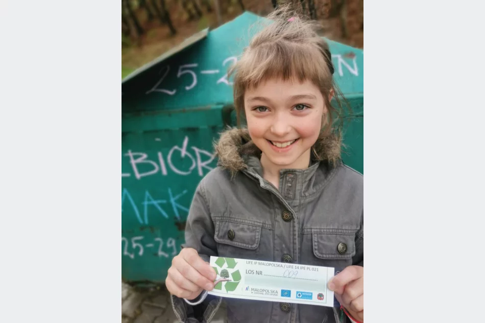 Trwa zbiórka makulatury zorganizowana z okazji Dnia Ziemi - zdjęcie 3