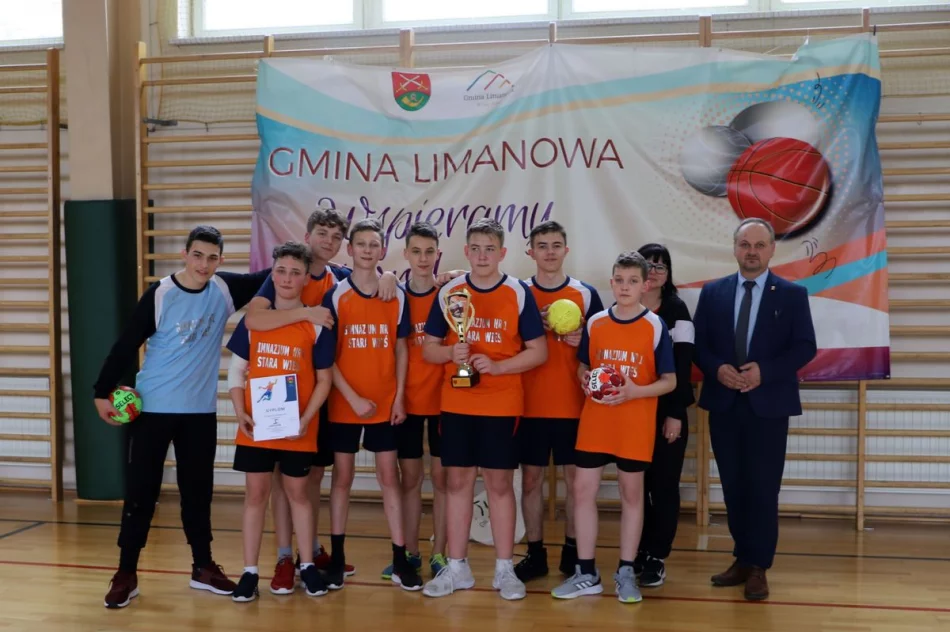 Chłopcy z Starej Wsi Mistrzami Gminy Limanowa w Piłce Ręcznej Młodzieży - zdjęcie 2