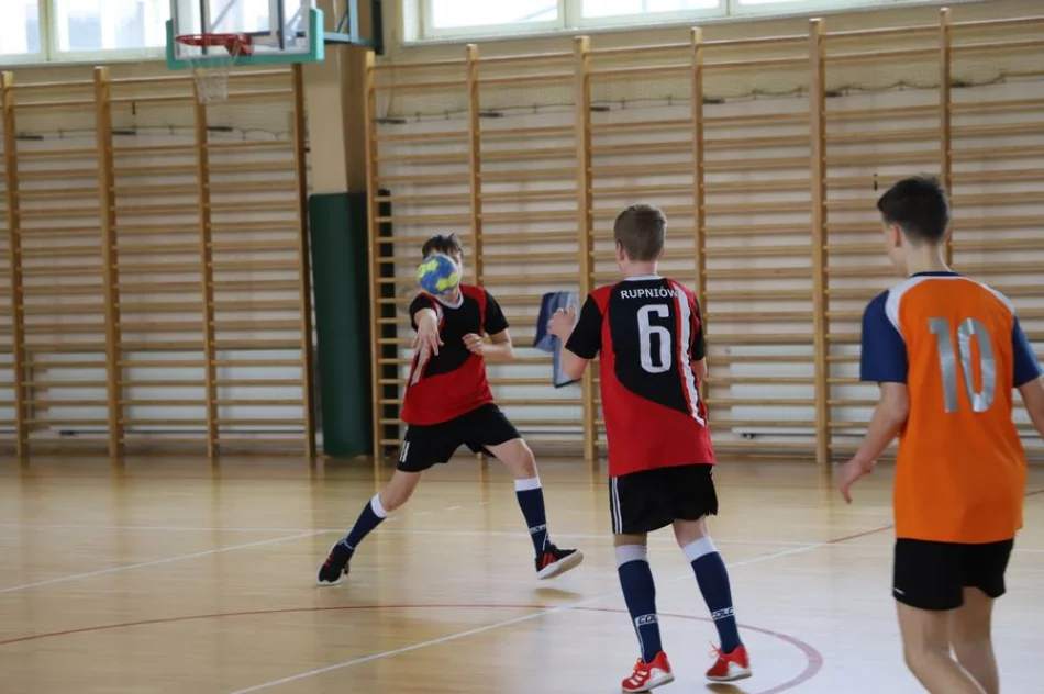 Chłopcy z Starej Wsi Mistrzami Gminy Limanowa w Piłce Ręcznej Młodzieży - zdjęcie 4