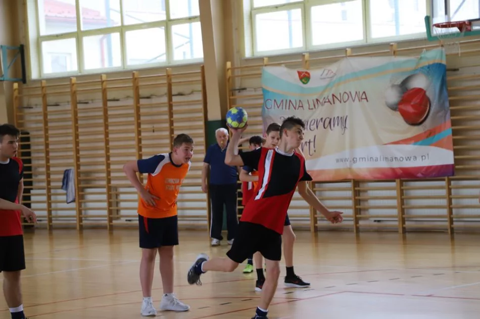 Chłopcy z Starej Wsi Mistrzami Gminy Limanowa w Piłce Ręcznej Młodzieży - zdjęcie 6
