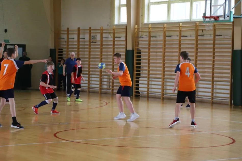 Chłopcy z Starej Wsi Mistrzami Gminy Limanowa w Piłce Ręcznej Młodzieży - zdjęcie 7