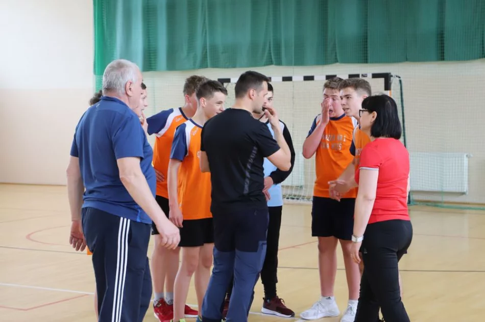 Chłopcy z Starej Wsi Mistrzami Gminy Limanowa w Piłce Ręcznej Młodzieży - zdjęcie 9