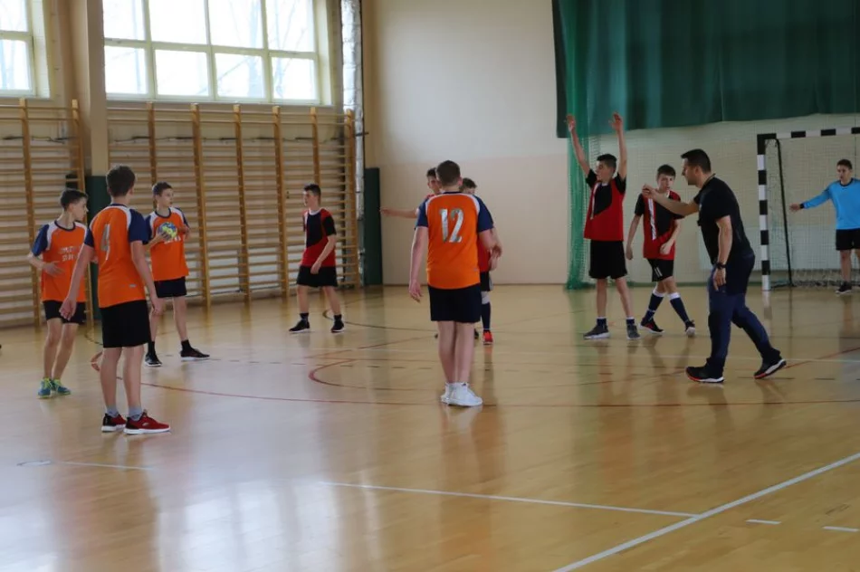 Chłopcy z Starej Wsi Mistrzami Gminy Limanowa w Piłce Ręcznej Młodzieży - zdjęcie 10