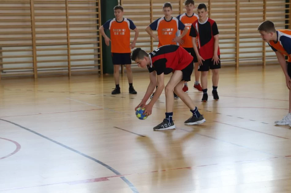 Chłopcy z Starej Wsi Mistrzami Gminy Limanowa w Piłce Ręcznej Młodzieży - zdjęcie 11