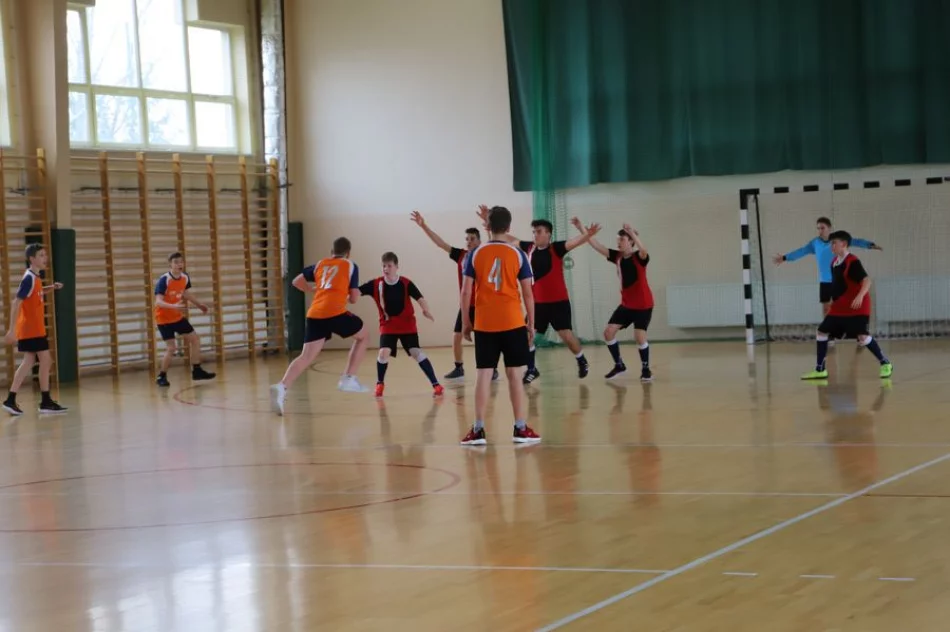 Chłopcy z Starej Wsi Mistrzami Gminy Limanowa w Piłce Ręcznej Młodzieży - zdjęcie 12