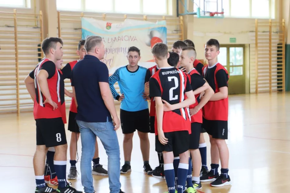 Chłopcy z Starej Wsi Mistrzami Gminy Limanowa w Piłce Ręcznej Młodzieży - zdjęcie 14