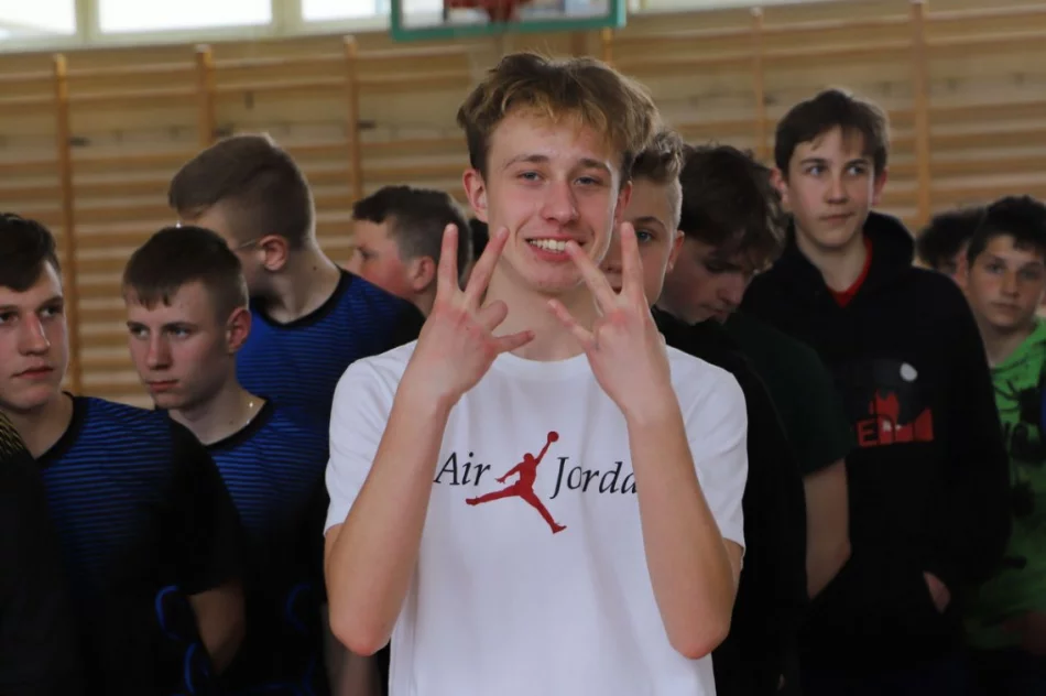 Chłopcy z Starej Wsi Mistrzami Gminy Limanowa w Piłce Ręcznej Młodzieży - zdjęcie 18