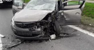 Opel zderzył się z ciężarówką. Poszkodowana 54-latka - zdjęcie 2