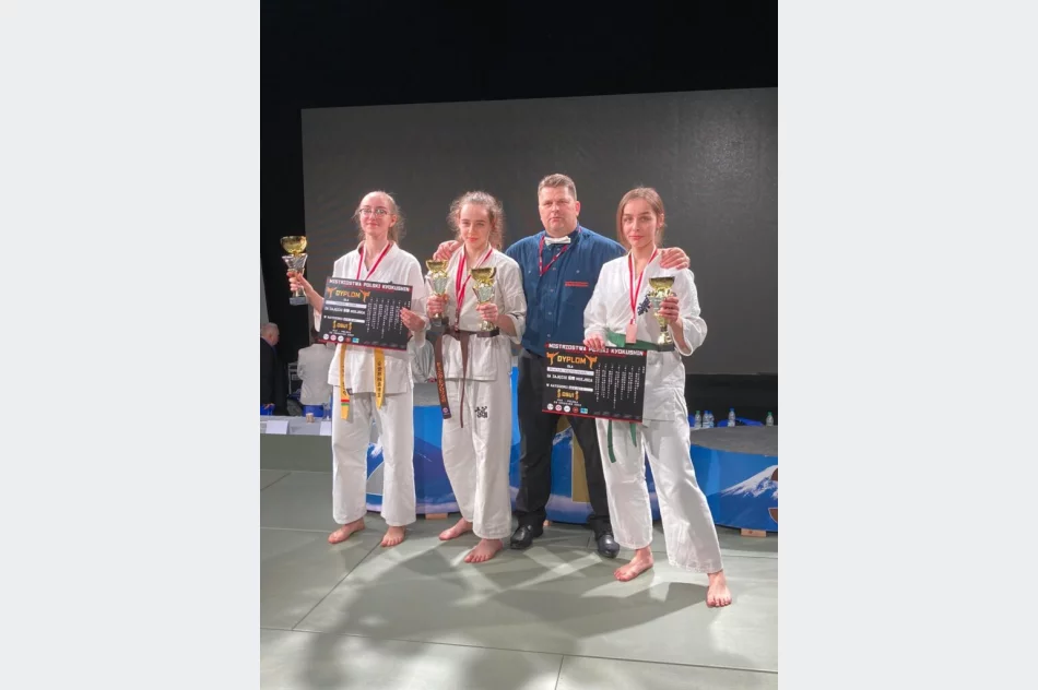 7 medali dla zawodników Limanowskiego Klubu Kyokushin Karate na Mistrzostwach Polski Kyokushin w Ełku - zdjęcie 7
