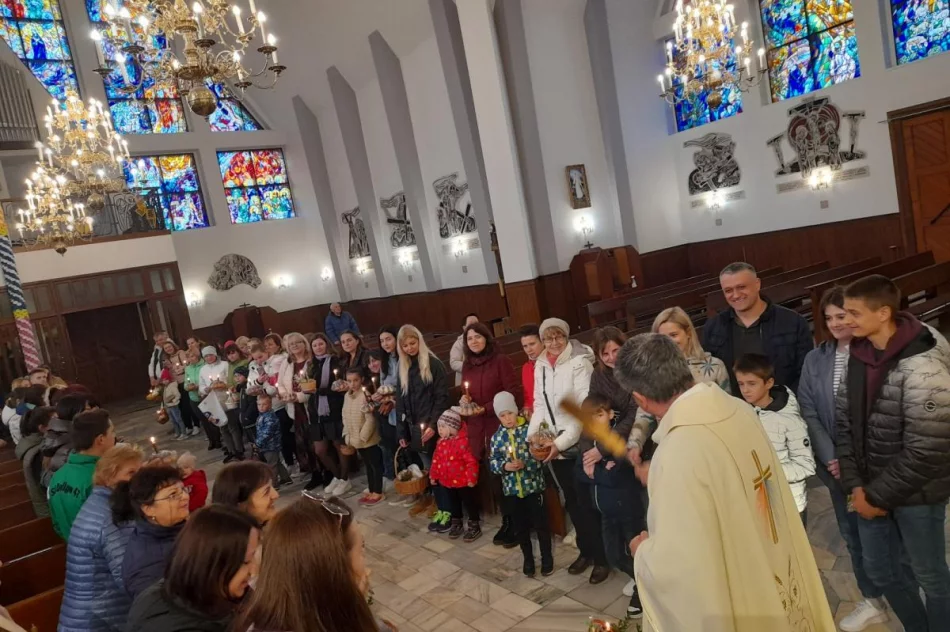 Wigilia paschalna dla uchodźców sprawowana w kościele - zdjęcie 7