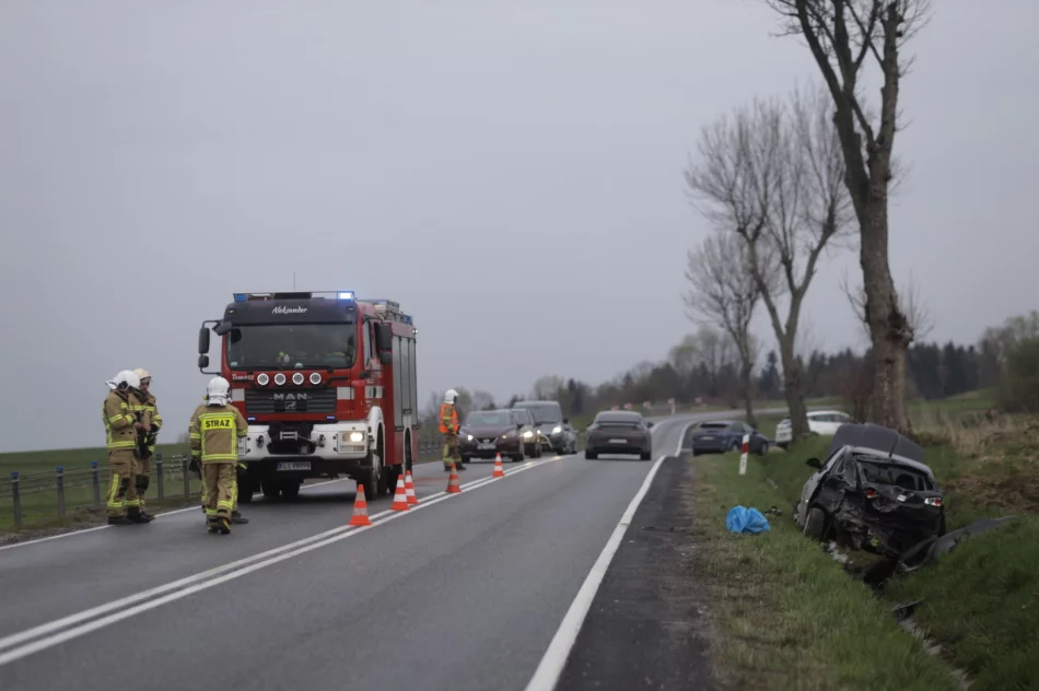 Groźnie wyglądające zderzenie z ciężarówką - zdjęcie 3