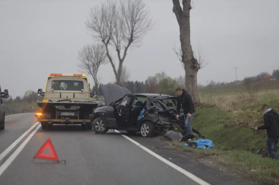 Groźnie wyglądające zderzenie z ciężarówką - zdjęcie 12