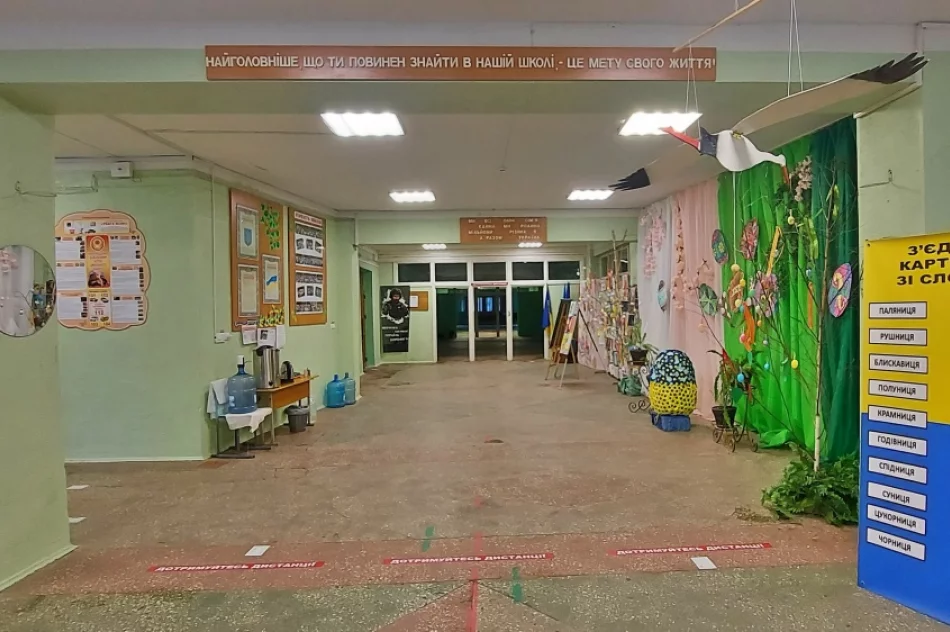 Tak mieszkają uchodźcy w przekształconych szkołach w Truskawcu - zdjęcie 3