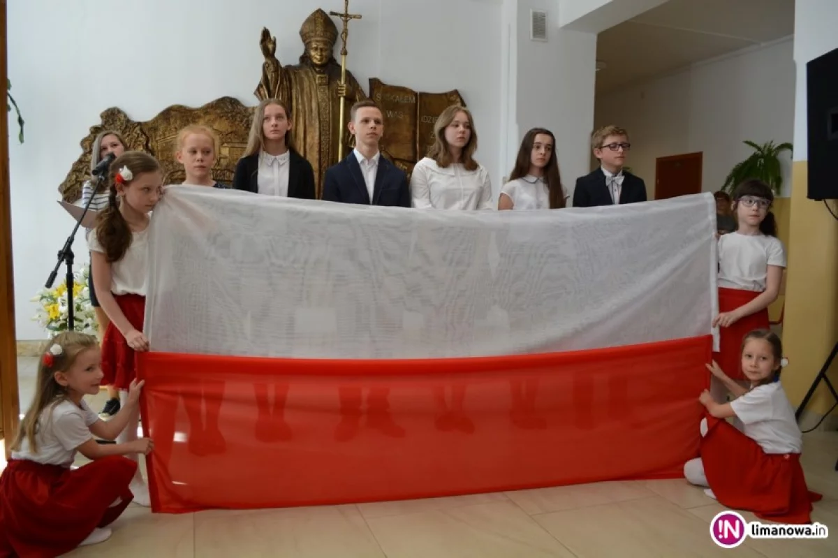 Szkoła nr 1 w Męcinie zainaugurowała obchody 100-lecia Odzyskania Niepodległości
