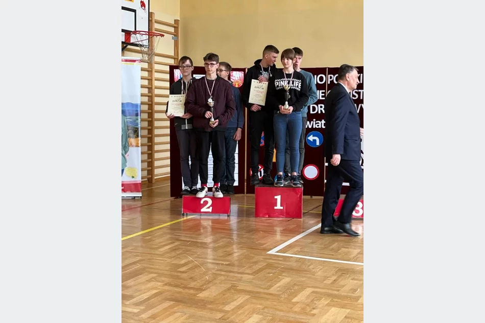 Sukces uczniów ZSP nr 4 na powiatowym etapie Ogólnopolskiego Turnieju Bezpieczeństwa w Ruchu Drogowym - zdjęcie 5