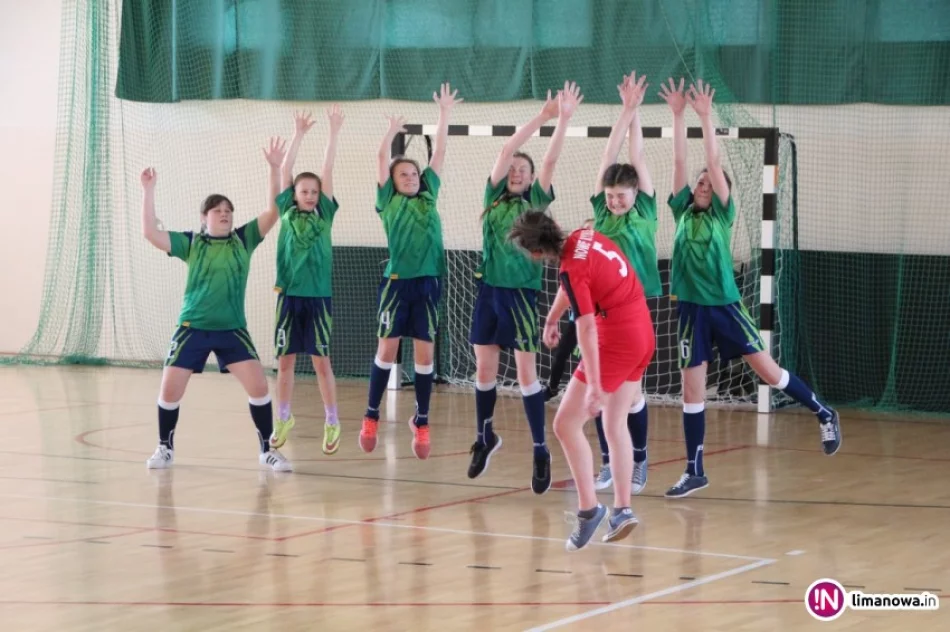 Rupniów po raz kolejny niepokonany w piłce ręcznej - zdjęcie 2