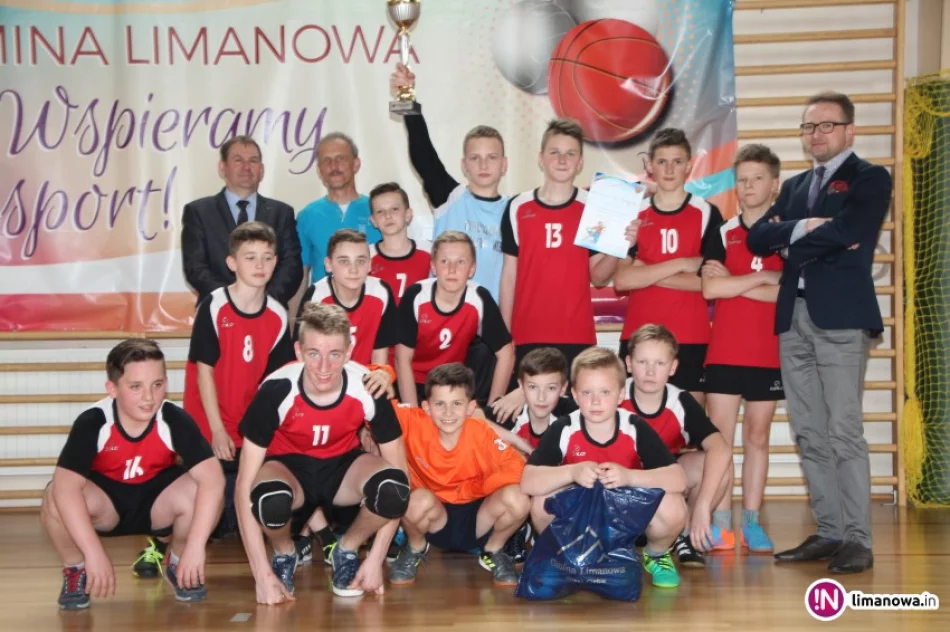 Mistrzostwo Gminy w mini piłce ręcznej dla chłopców ze Starej Wsi - zdjęcie 2