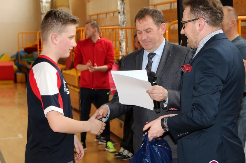 Mistrzostwo Gminy w mini piłce ręcznej dla chłopców ze Starej Wsi - zdjęcie 4