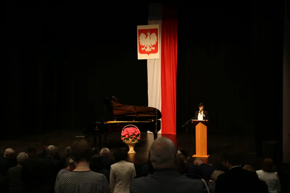 Uroczysta sesja z okazji rocznicy uchwalenia Konstytucji 3 Maja - zdjęcie 11