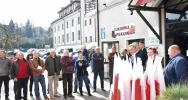 Rozdali mieszkańcom flagi - zbliża się "biało-czerwone" święto - zdjęcie 2