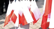 Rozdali mieszkańcom flagi - zbliża się "biało-czerwone" święto - zdjęcie 5