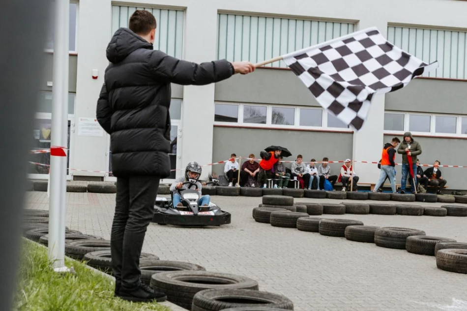 Dzień otwarty i zawody kartingowe - zdjęcie 13
