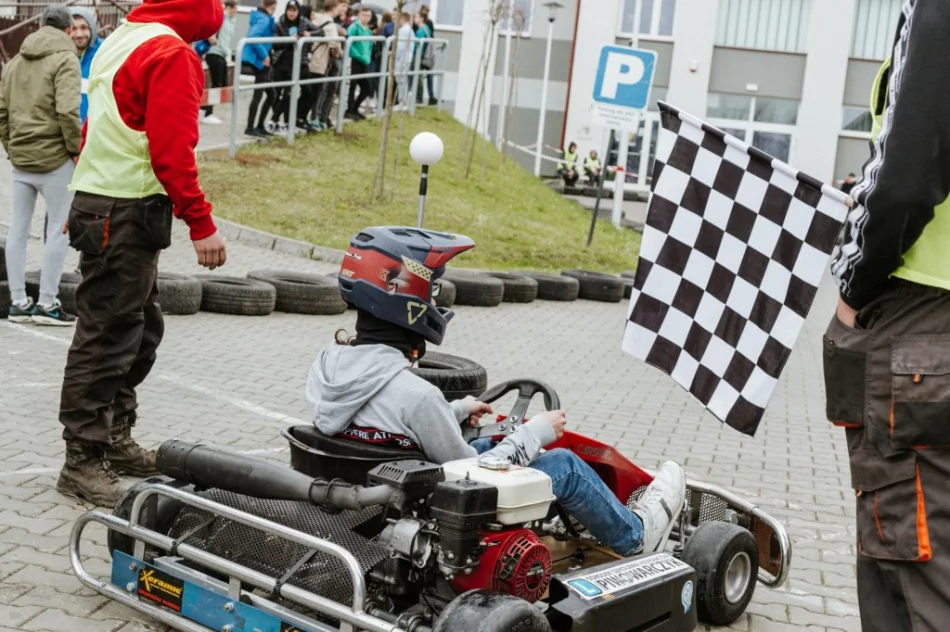 Dzień otwarty i zawody kartingowe - zdjęcie 14
