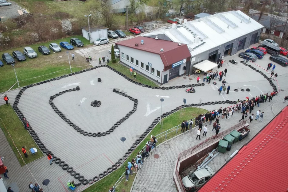 Dzień otwarty i zawody kartingowe - zdjęcie 17