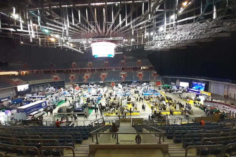 Prezentowali swoją ofertę na krakowskich targach edukacyjnych - zdjęcie 7