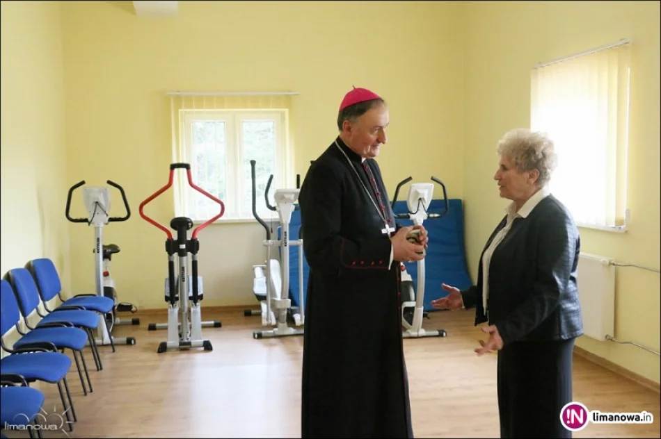 Wizyta Biskupa w Dziennym Domu 'Senior-WIGOR” - zdjęcie 2