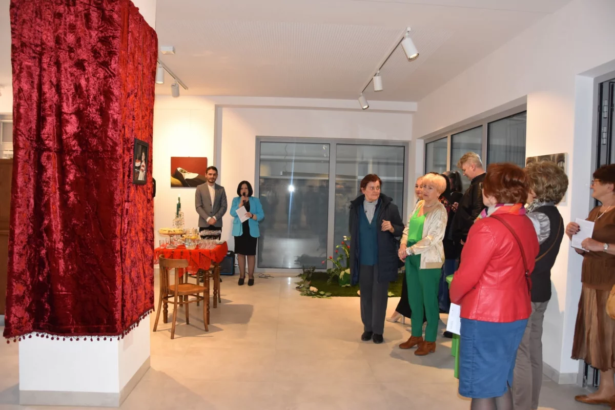 W czwartek 28 kwietnia w Miejskiej Galerii Sztuki odbył się wernisaż wystawy Damiana Wróbla pod tytułem ,,Uczta’’