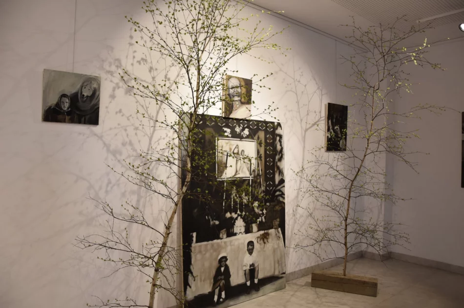 W czwartek 28 kwietnia w Miejskiej Galerii Sztuki odbył się wernisaż wystawy Damiana Wróbla pod tytułem ,,Uczta’’ - zdjęcie 14