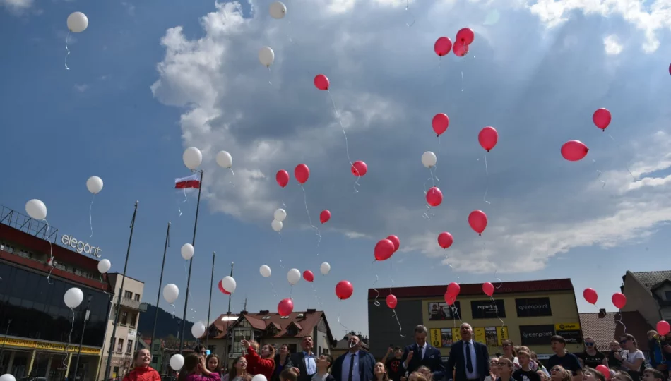 Biało-czerwone niebo nad Limanową - zdjęcie 1