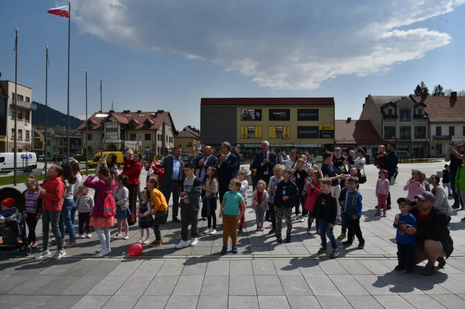 Biało-czerwone niebo nad Limanową - zdjęcie 2