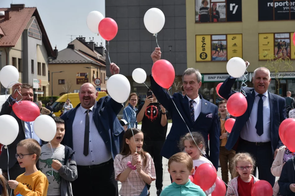 Biało-czerwone niebo nad Limanową - zdjęcie 3