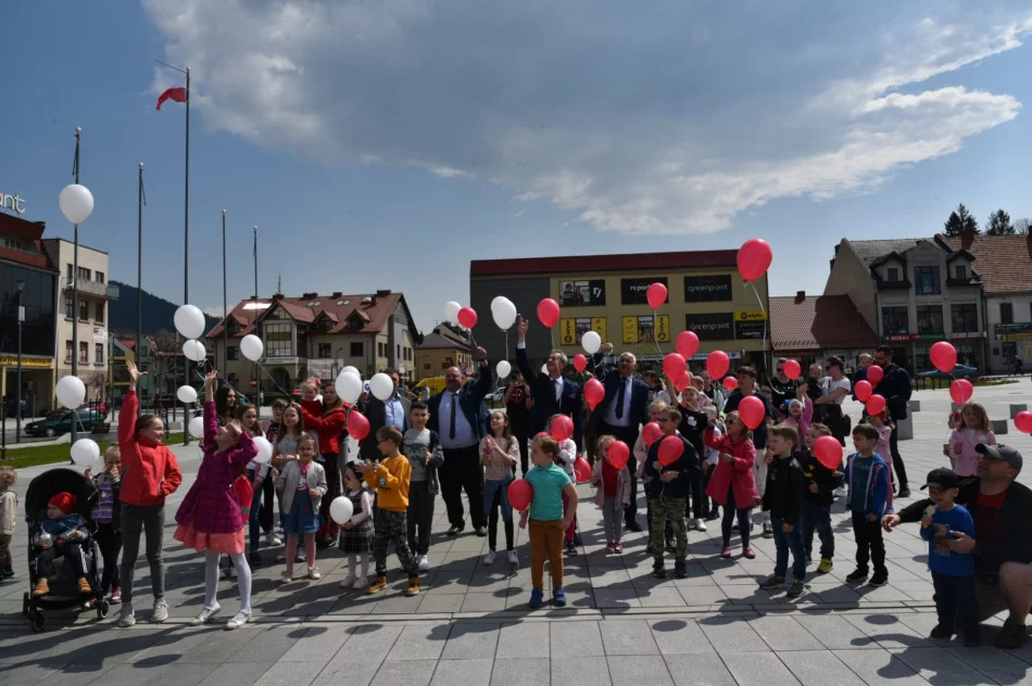 Biało-czerwone niebo nad Limanową - zdjęcie 6