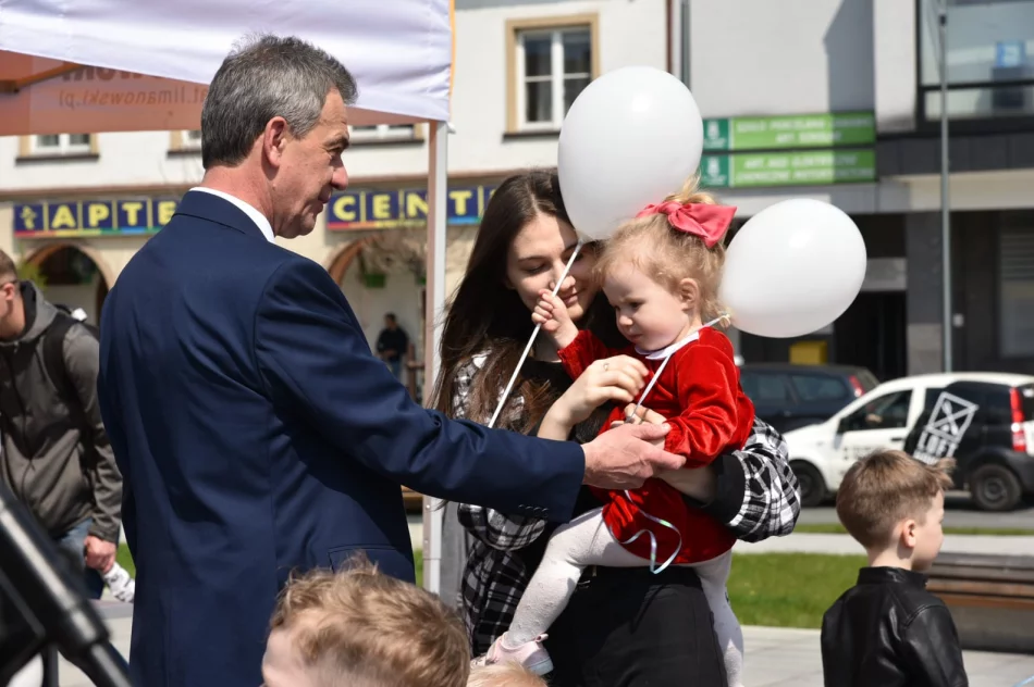 Biało-czerwone niebo nad Limanową - zdjęcie 7