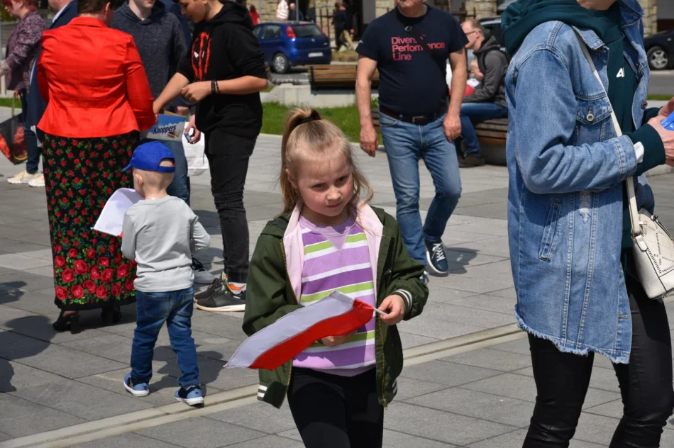 Biało-czerwone niebo nad Limanową - zdjęcie 12