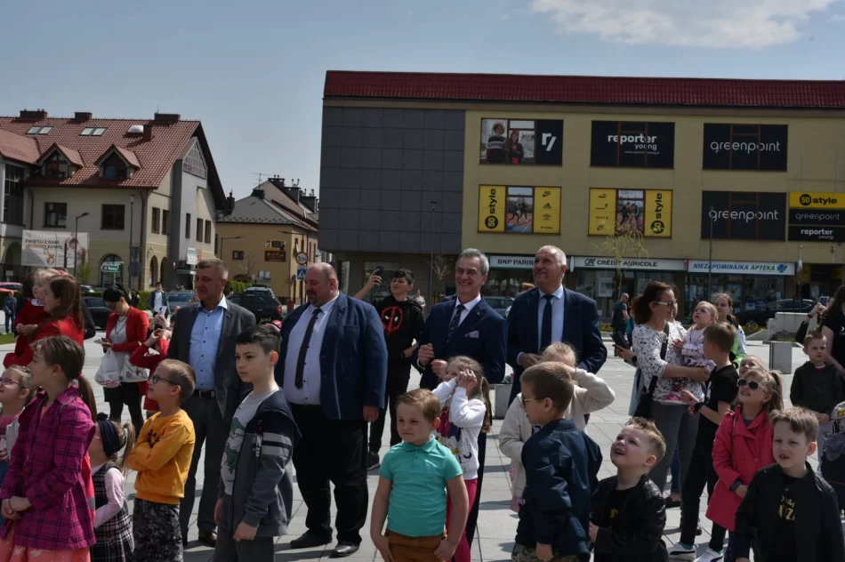 Biało-czerwone niebo nad Limanową - zdjęcie 14