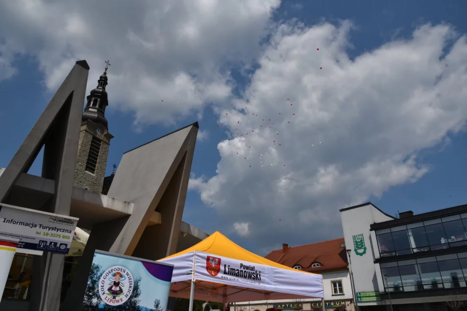 Biało-czerwone niebo nad Limanową - zdjęcie 15